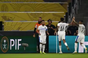 غياب ثنائي الهلال يهدد حسم الدوري السعودي