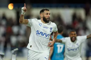 متى يعود كريم بنزيما إلى الهلال؟ موعد المباراة الحاسمة
