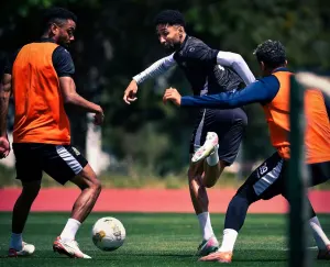 العساكر يواصلون الاستعداد للقب الثاني في دوري الأبطال